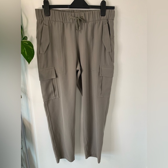 LULULEMON with Elastic Waistband and Relaxed Fit - Picture 1 of 4